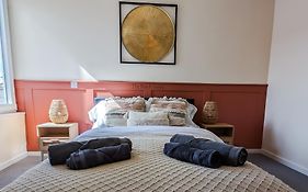Central Apartment- Stunning Sea Views- 100M To Beach- Sleeps 6